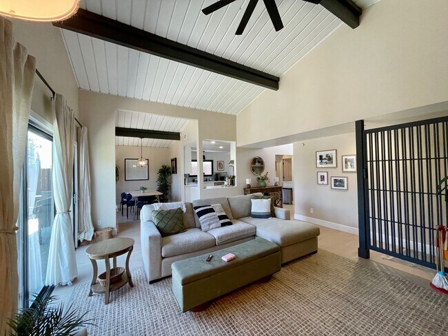 Building Photo - Gorgeous Mid century Modern home in San Ca...