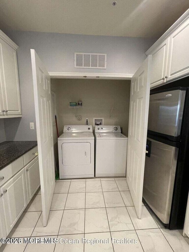 Building Photo - 610 Sophee Ln