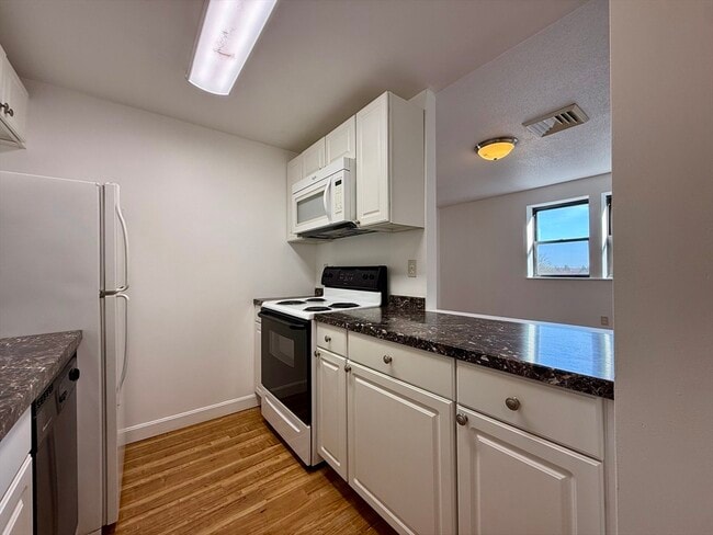 Building Photo - 6 S Washington St