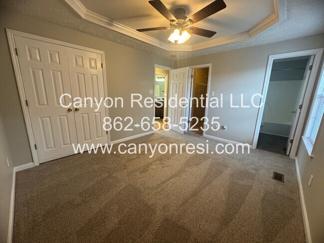 Building Photo - 815 Turkey Ridge Dr