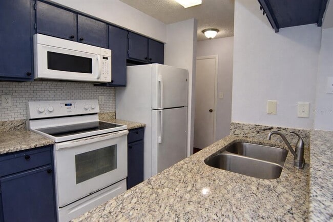 Building Photo - 8635 Mallard Reserve Dr