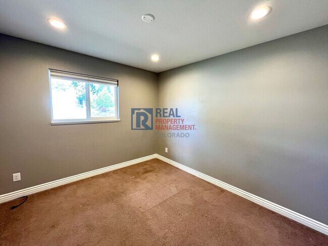 Building Photo - 1675 Tahlequah Dr