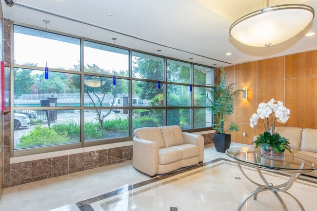 Building Photo - 60 Parkway Dr