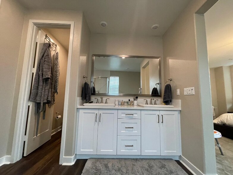 Building Photo - 6659 Encelia Pl