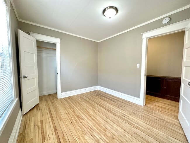 Building Photo - AVAILABLE JUNE - Beautifully Renovated 4 Bed 1 Bath in East Hillside