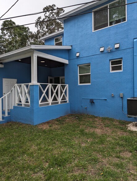 Building Photo - 2010 Seminole Blvd S