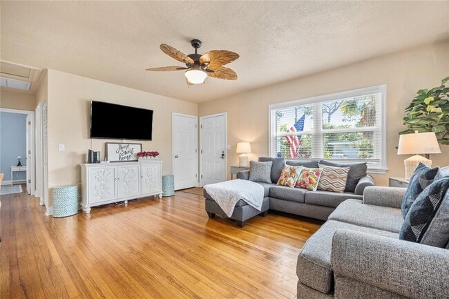 Building Photo - 2709 Upton St S