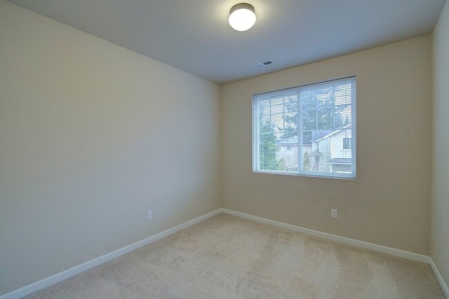 Building Photo - 4Bd/2.5Ba Lynnwood House