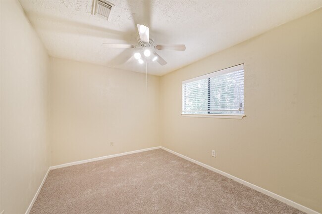 Building Photo - 3 Hedgebell Ct