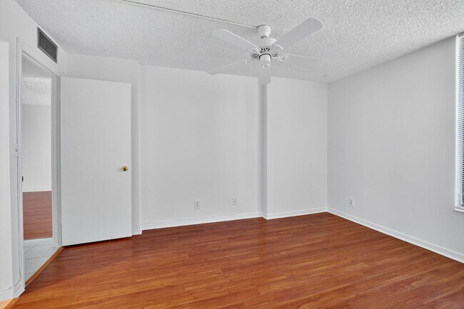 Building Photo - 11 Royal Palm Way