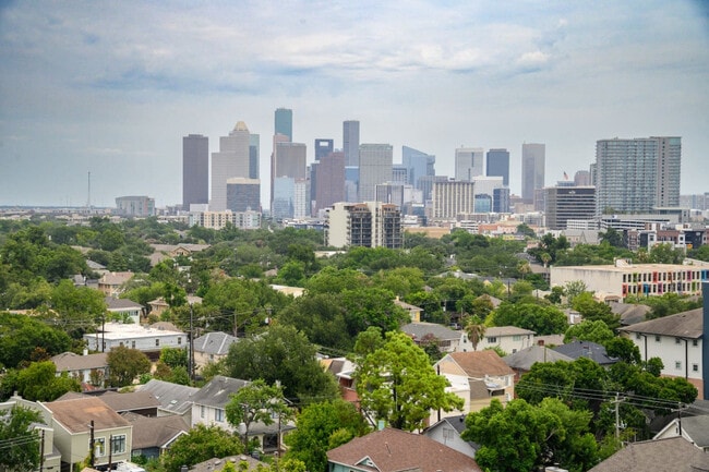 Building Photo - 701 Richmond Ave.