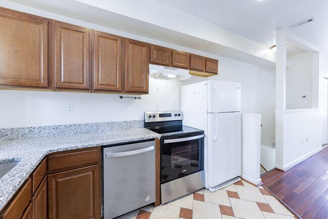 Building Photo - 806 Kennedy St NW