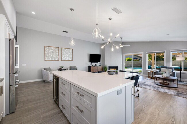 Building Photo - 49771 Lincoln Dr