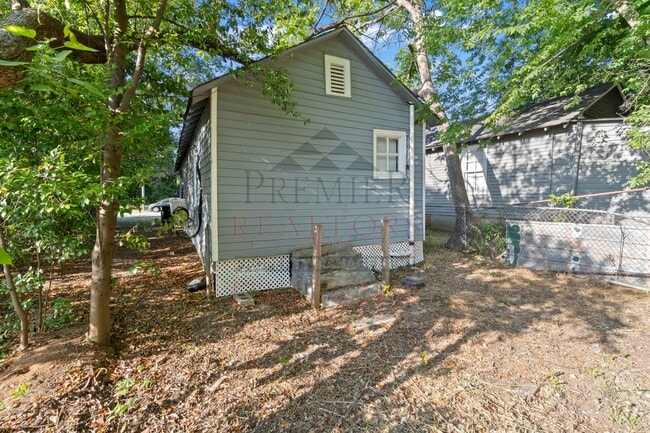 Building Photo - 608 32nd St