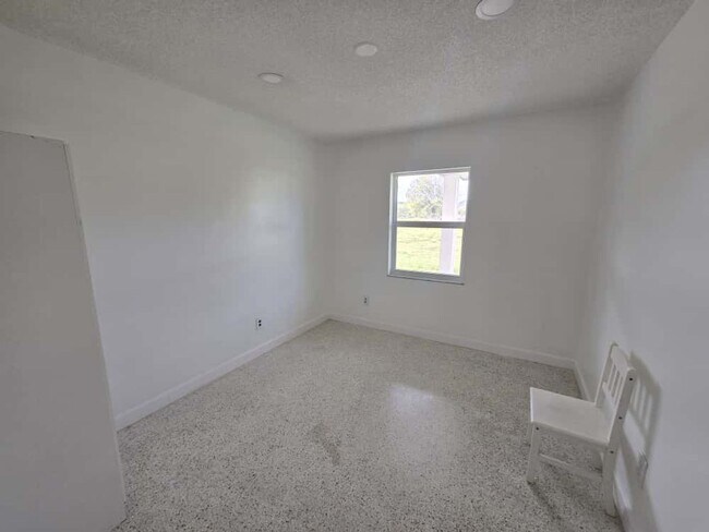 Building Photo - Beautiful Fort Pierce Home – Great Locatio...