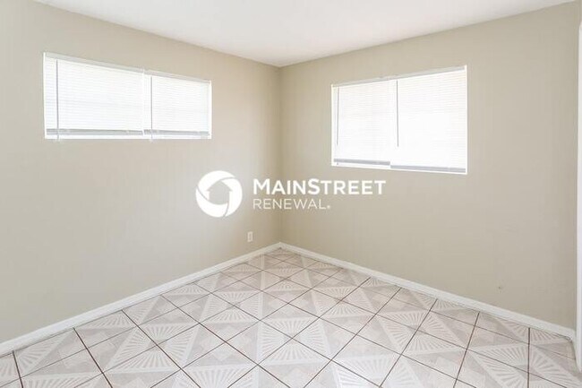 Building Photo - 3 Bedroom Pet-Friendly Home in Phoenix, AZ with Main Street Renewal