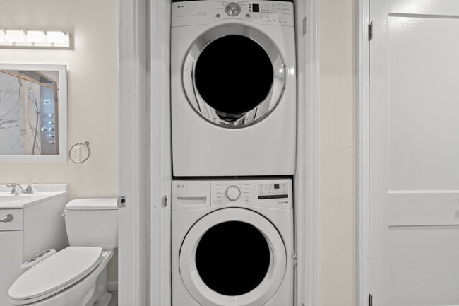 Building Photo - 53 Victor St NE