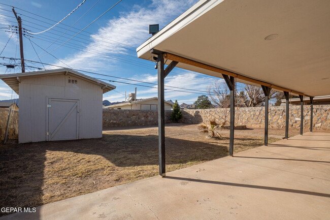 Building Photo - 8815 Mt Shasta Dr