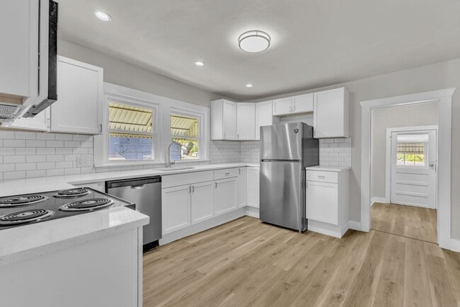 Building Photo - Bright & Updated 3-Bedroom Home Near Local Schools