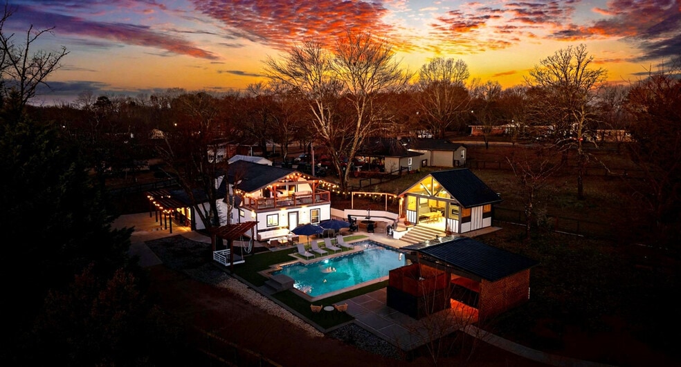 Building Photo - 10 Penny Ave