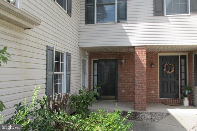Building Photo - 888 Woodridge Dr