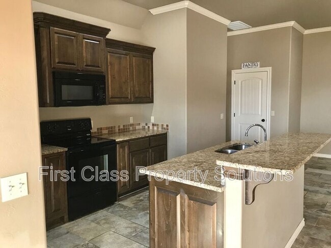 Building Photo - 1721 Sharon Dr