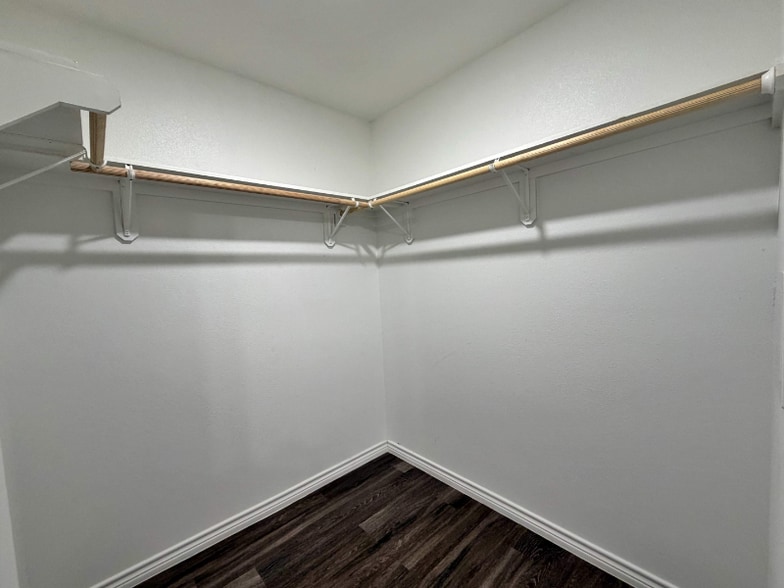 Building Photo - 7026 Phoenix Dr