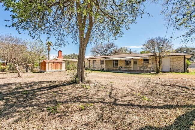 Building Photo - Charming 3-bedroom in the heart of Monticello Park