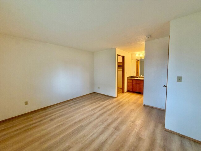 Building Photo - INQUIRE WITH IN FOR ANY MOVEIN SPECIALS Cute Ranch, Location Location in Prairie School district