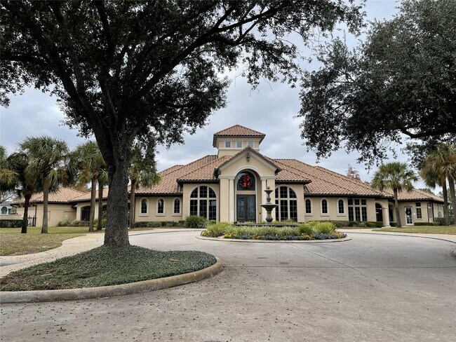 Building Photo - 5622 Lake Pl Dr