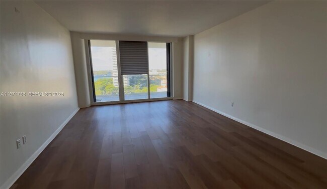 Building Photo - 2600 Island Blvd