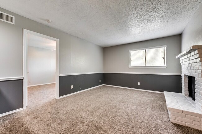 Building Photo - Springhollow Apartments