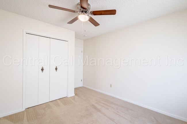 Building Photo - 3 Bedroom/2 Bath with a Pool - $2295 Per Month!