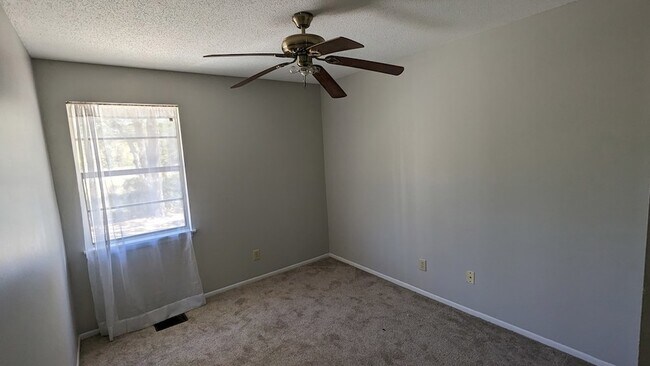 Building Photo - 901 Olmstead Dr