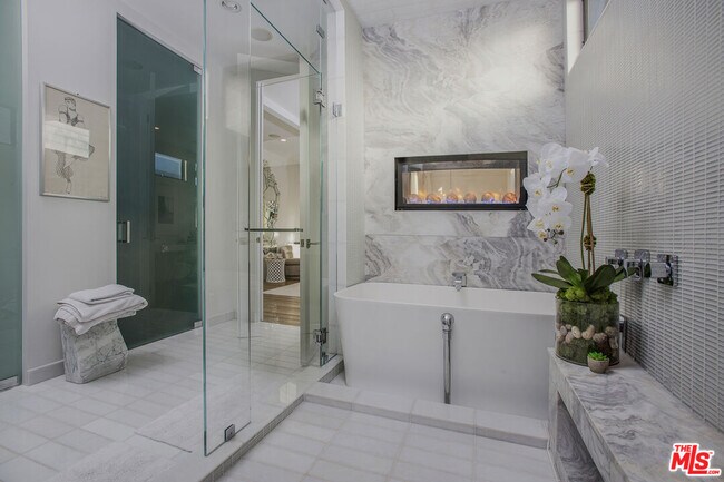 Building Photo - 2105 E Balboa Blvd