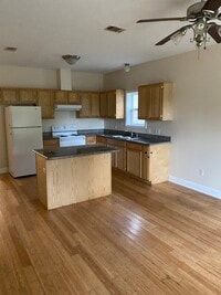 Building Photo - Beautiful 2/1 in Bay St. Louis, MS