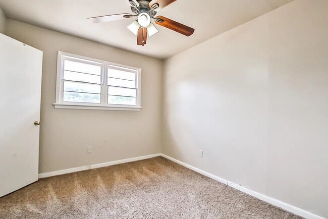 Building Photo - Come check out this great 3 bedroom 2 bathroom house located near Texas Tech!  Half Off First Mon...