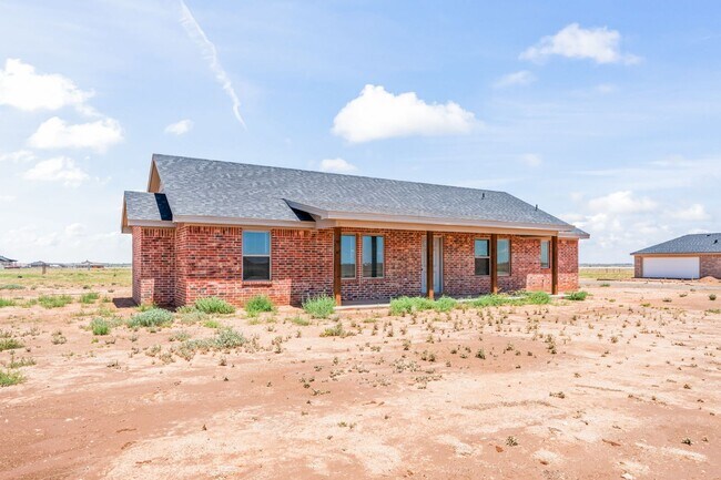 Building Photo - Country Living In Slaton ISD!