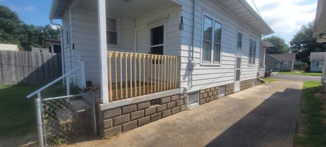 Building Photo - 1029 10th St