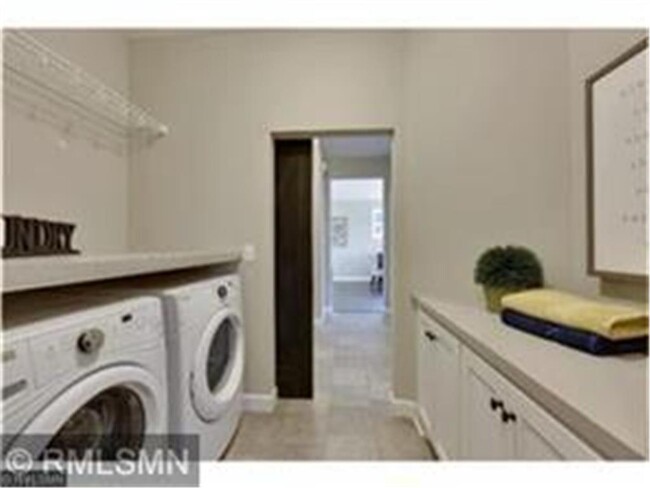 Building Photo - 4565 Zircon Ln N