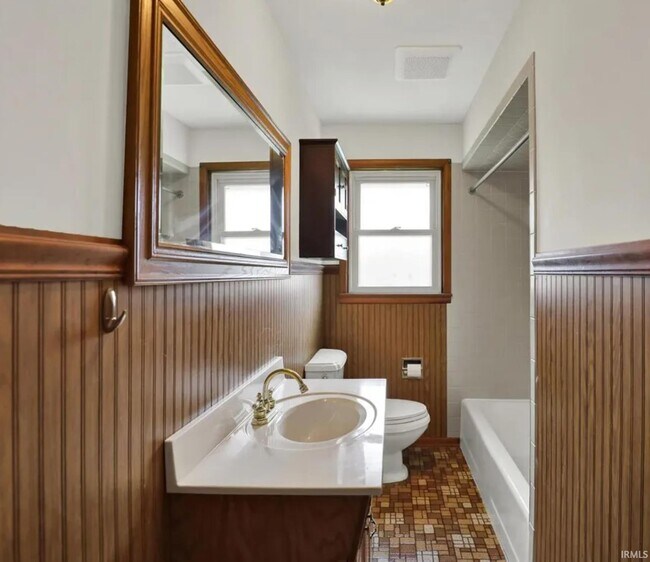 Building Photo - 905 S Henderson St