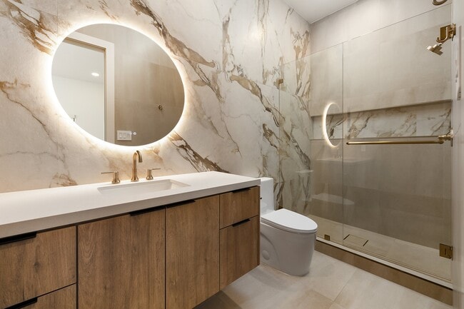 Building Photo - 706 B St