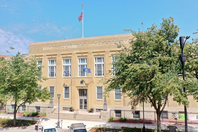 Building Photo - 224 1st Ave SW