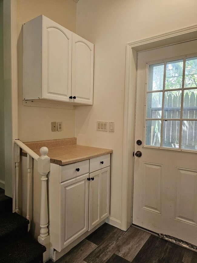Building Photo - One Bedroom near BGSU Campus
