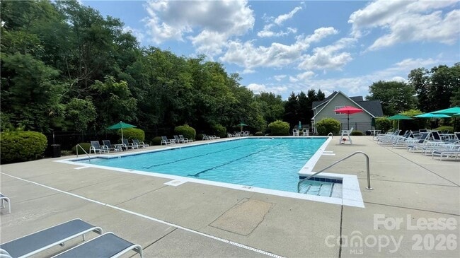 Building Photo - 8321 Suttonview Dr