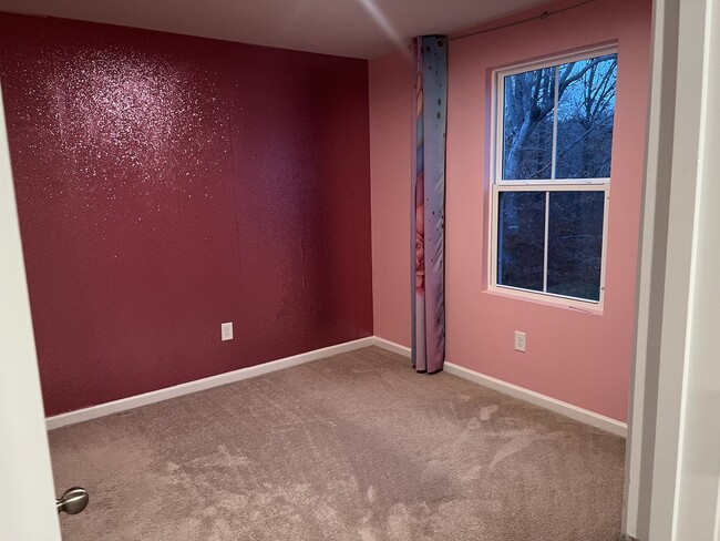 Building Photo - 208 Normandy Cres