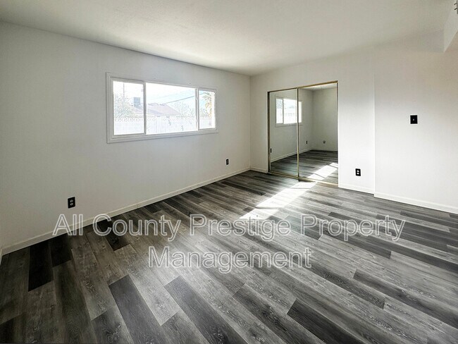 Building Photo - 3459 W Dailey St