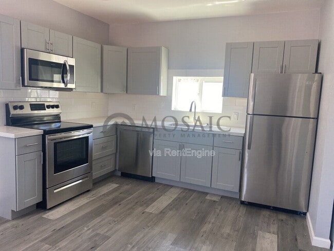 Building Photo - 257 E Oakland St