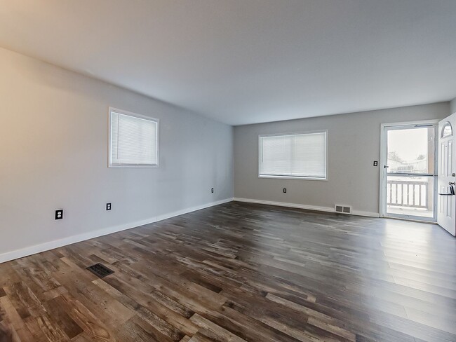 Building Photo - Beautiful updated 3 bedroom for rent in Fe...