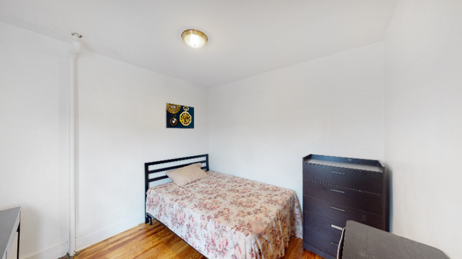 Building Photo - 146 Beethoven St